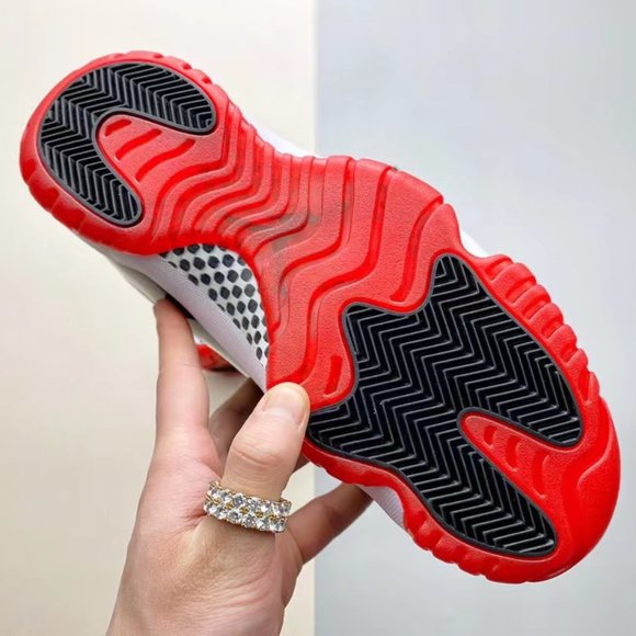 Athletic_Shoes